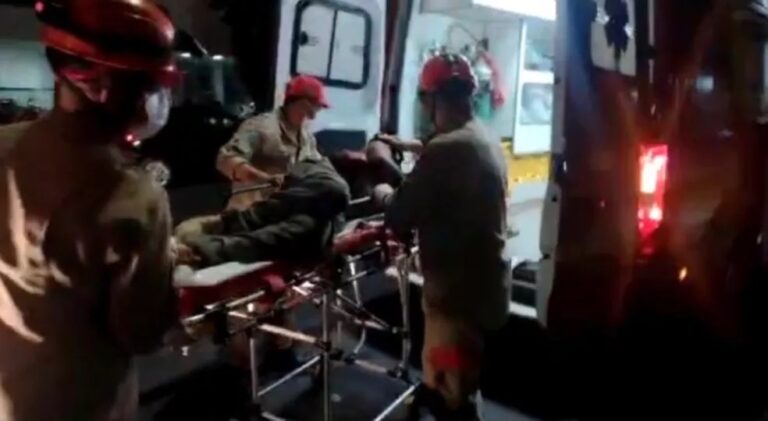 Policial atira contra moradores de rua após ter família ameaçada com faca