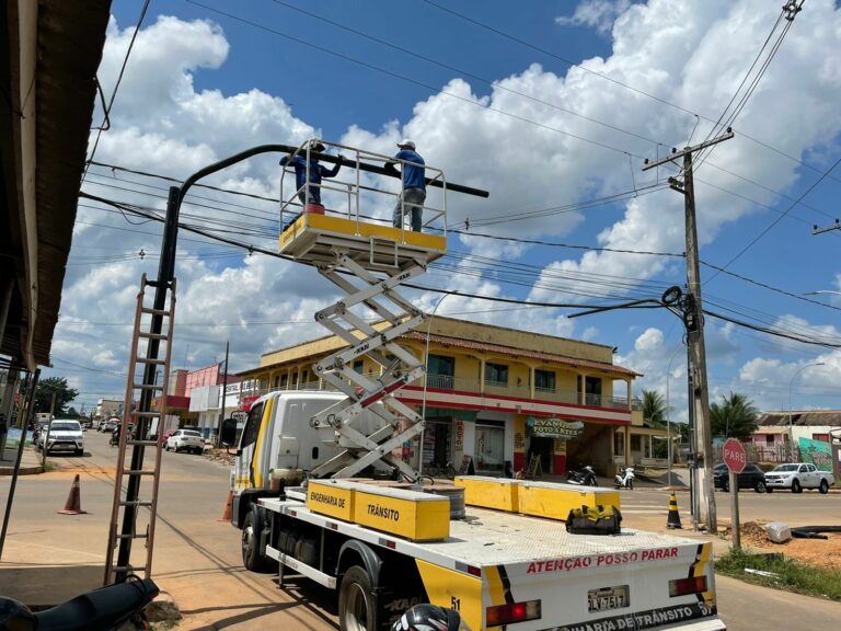 Trânsito melhor: Sena Madureira ganha mais dois semáforos do Governo