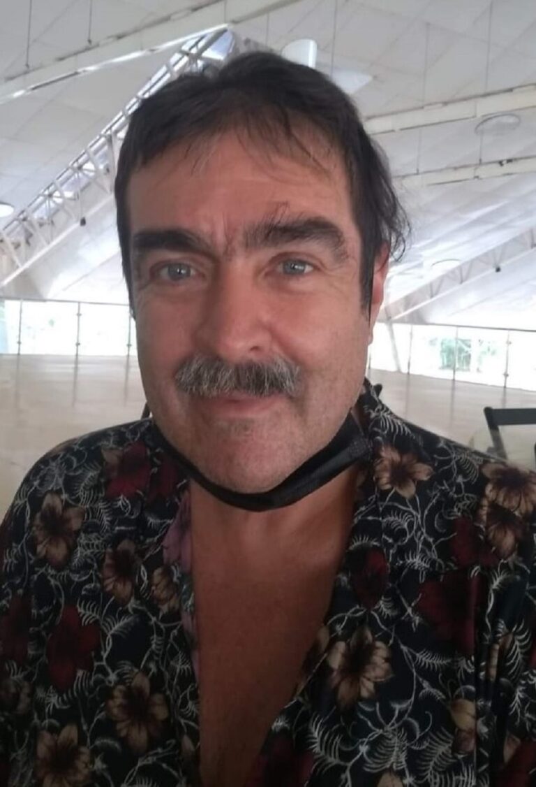 Peruano busca ajuda financeira para retornar ao país natal; esposa e filhos já foram deportados