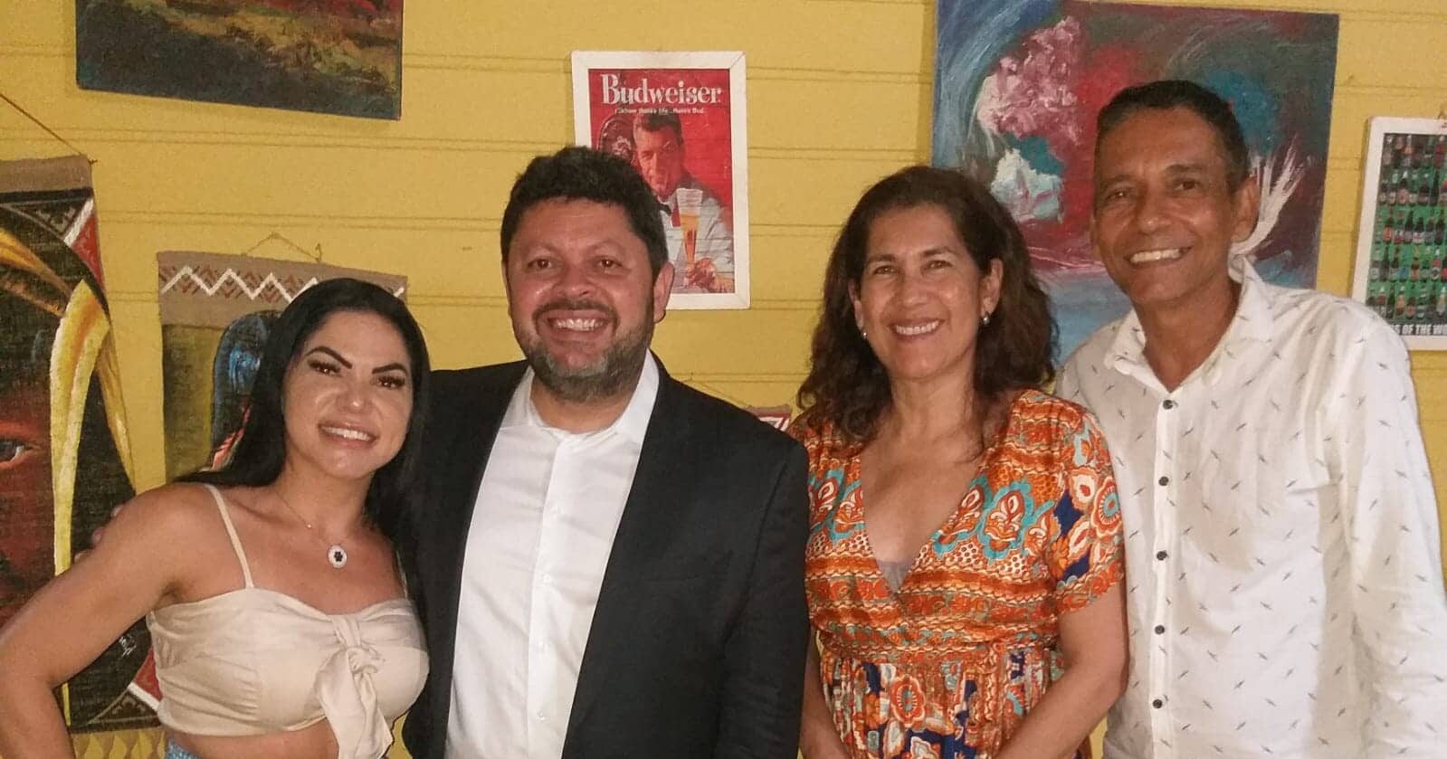 Badalação em restaurante e muita beleza na coluna de Luiz Theodoro