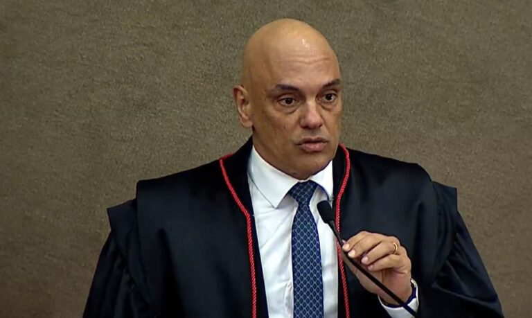 Alexandre de Moraes abre representação e inclui Bolsonaro na investigação dos atos terroristas em Brasília