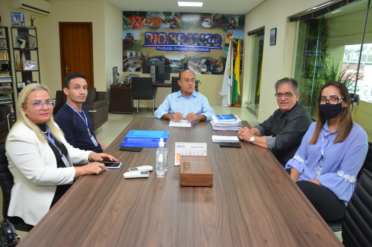 Prefeitura de Rio Branco discute com conselho o trabalho do bibliotecário nas escolas municipais