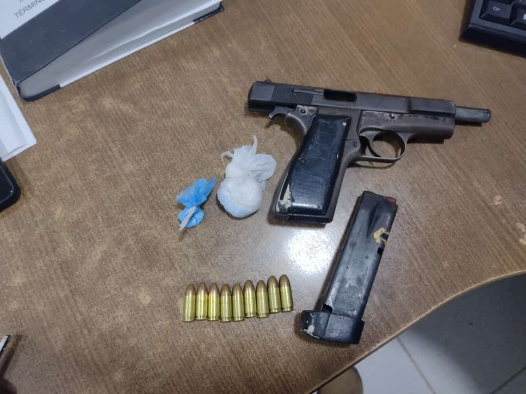Dois foragidos são presos em Manoel Urbano portando pistola carregada de balas