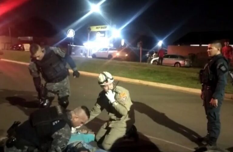 Motociclista tem pé amputado após bater em veículo e ser arrastado