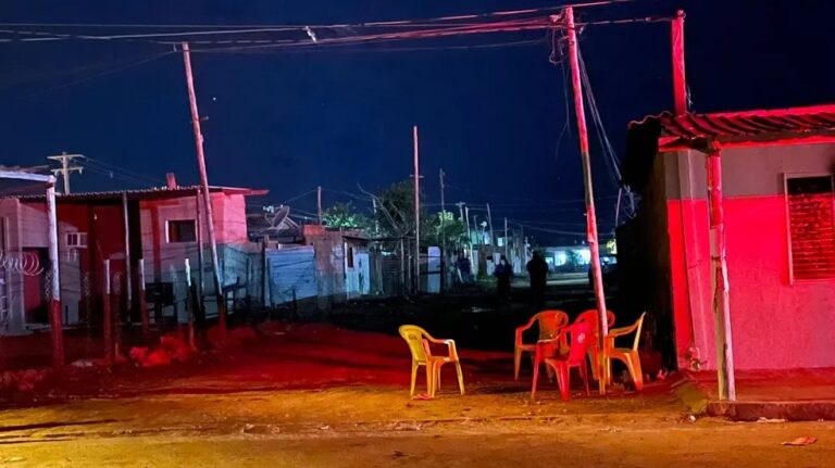 Homem invade casa e atira contra adolescente grávida e o padrasto