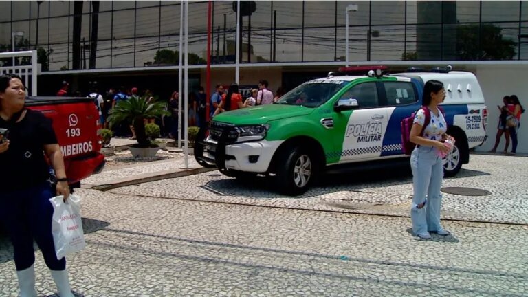 Homem tem surto psicótico e corta pescoço de colega de trabalho durante reunião