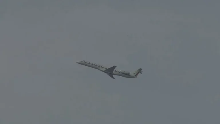 Avião que levava o presidente Jair Bolsonaro arremete no Aeroporto da Pampulha Avião que levava o presidente Jair Bolsonaro arremete no Aeroporto da Pampulha