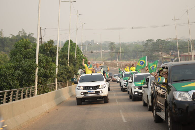 Ato em apoio ao presidente Jair Bolsonaro reúne diversas pessoas em Rio Branco; veja vídeos