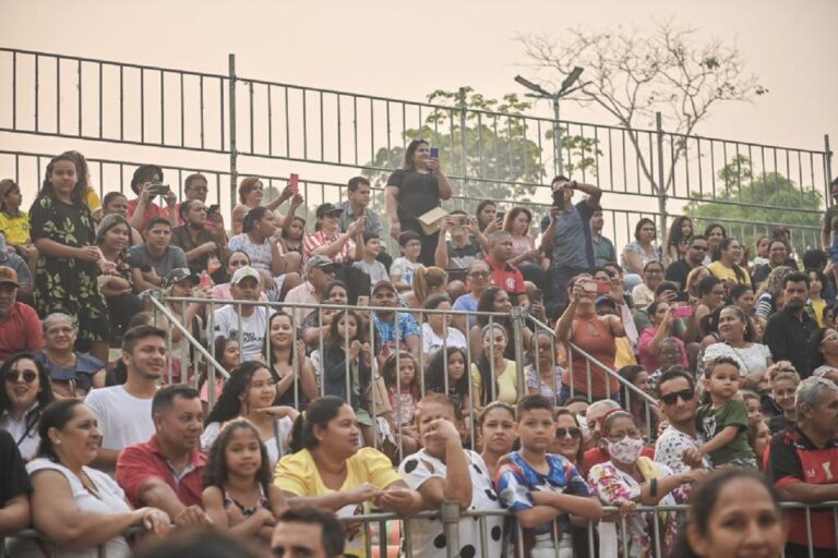 Rio Branco amanhece sob fumaça e com ar quase irrespirável neste 7 de setembro