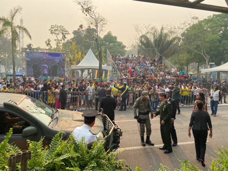 Desfile em comemoração aos 200 anos da independência do Brasil inicia na capital do Acre; veja fotos