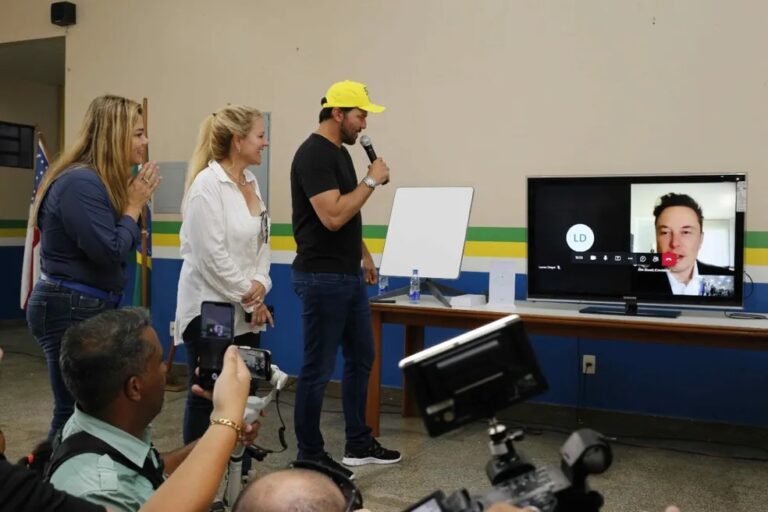 Starlink: após anúncio de Elon Musk, escola do AM recebe internet