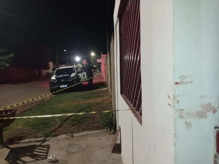 Homem joga carro contra carreta após matar ex-mulher a facadas