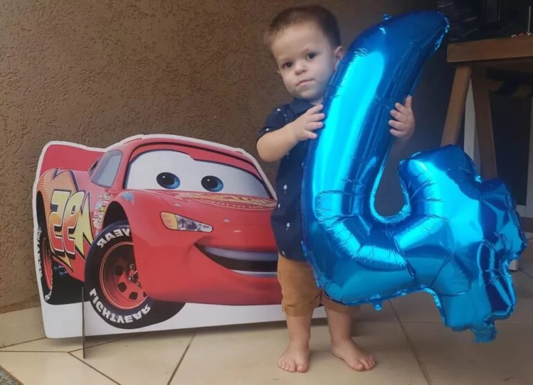 Garoto de 4 anos recebe 1ª dose de remédio para tratamento de nanismo