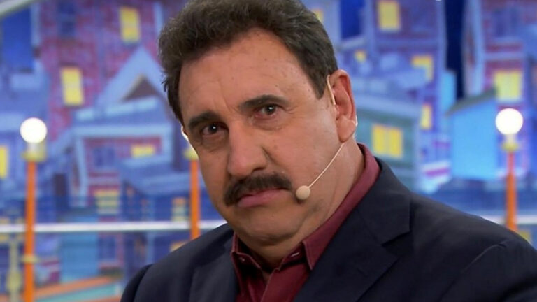Ratinho perde a paciência, dá bronca em integrante de seu programa no SBT