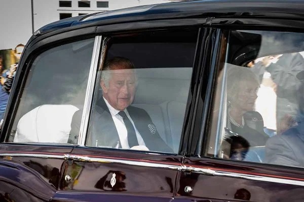 Rei Charles chega a Londres para 1º pronunciamento; FOTOS