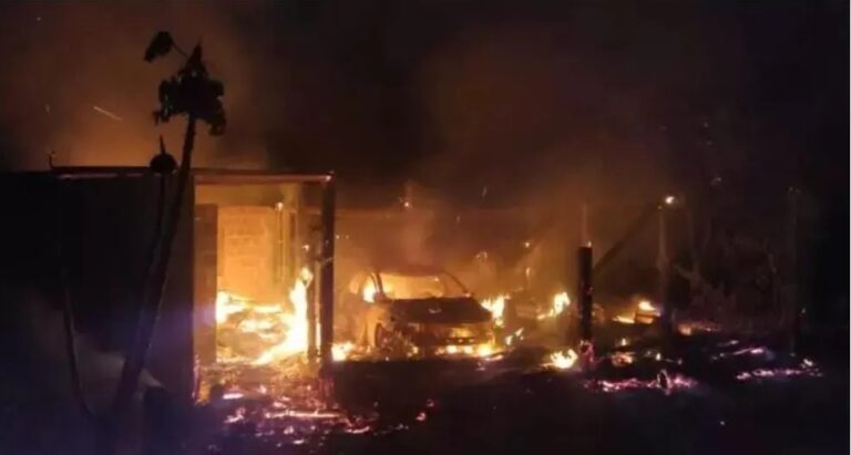 Homem mata esposa, ateia fogo em casa e é encontrado carbonizado dentro de carro