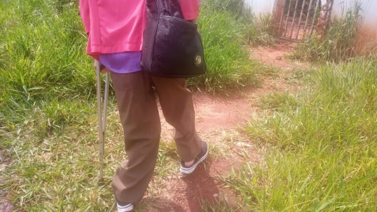 Homem é preso por agredir e torturar mãe de 74 anos e mantê-la acorrentada