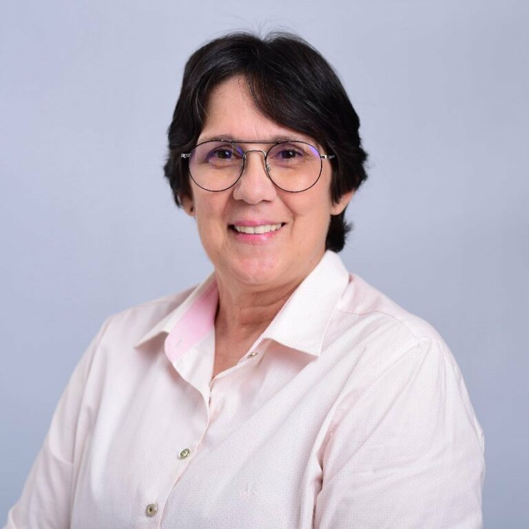 Dra. Kelma Roque se emociona com a candidata Wania Pinheiro ao apresentar projeto para autistas