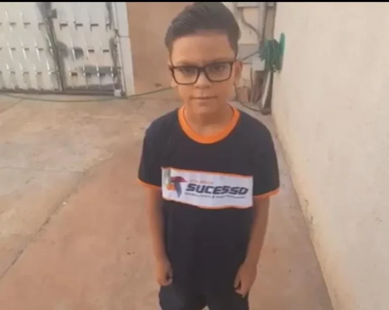 Menino de 9 anos incendeia escritório da avó, foge com medo de bronca e desaparece