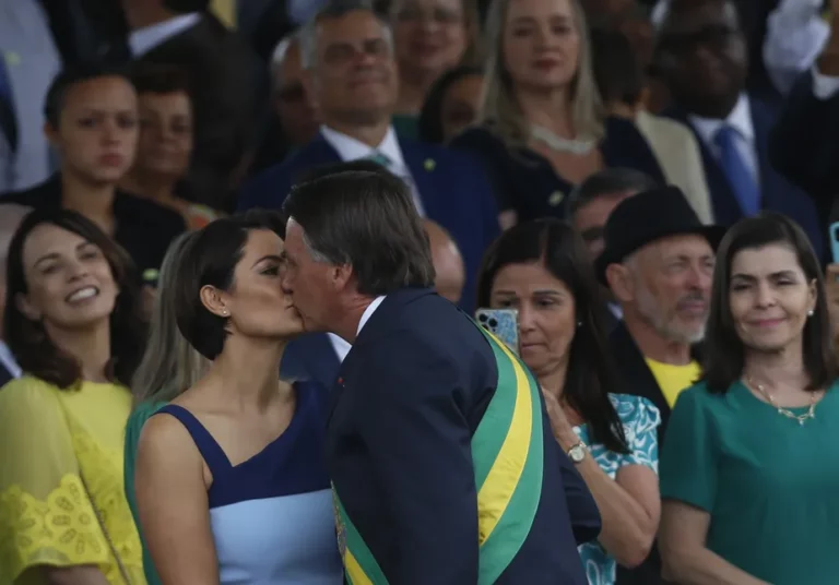 Michelle posta explicação sobre unfollow de Bolsonaro: ‘Seguimos firmes e unidos’