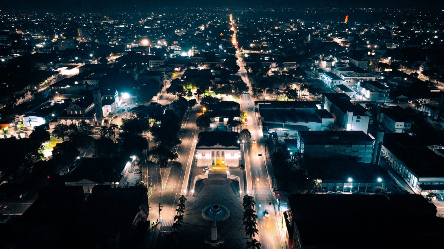Vista aérea noturna do Centro da capital do Acre, Rio Branco