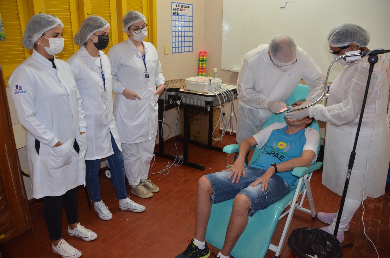 Fundhacre leva atendimentos odontológicos para alunos da Apae