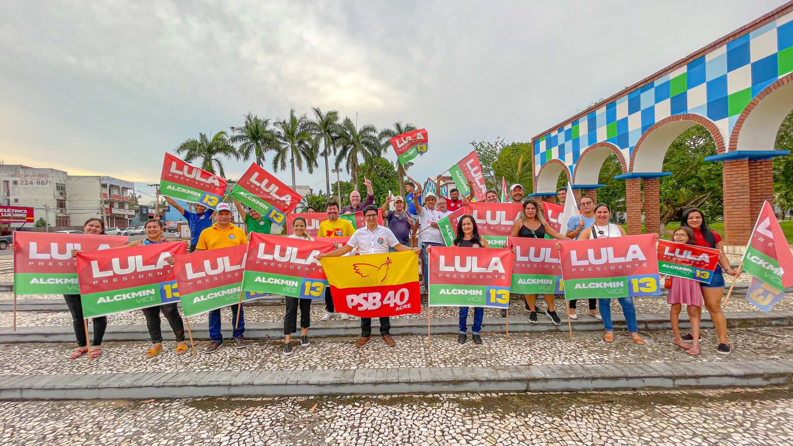 PSB realiza bandeiraço em apoio à eleição de Lula e Alckmin em Rio Branco