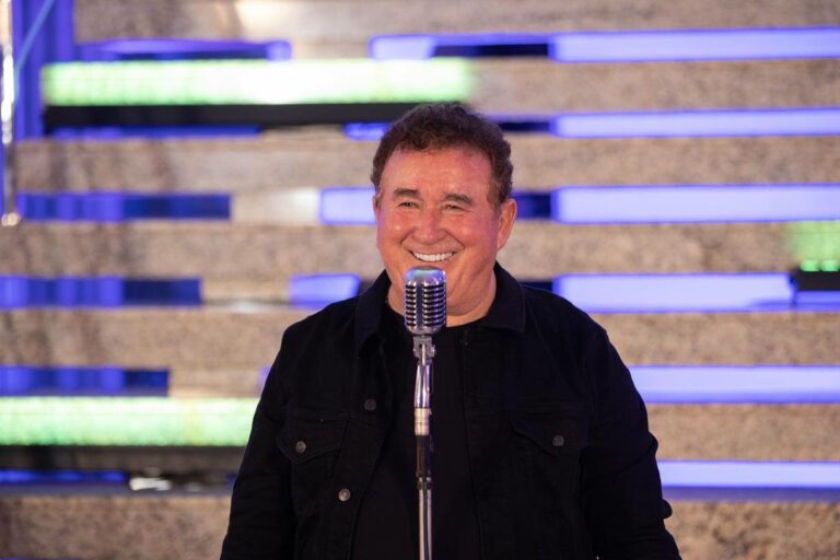 Show gratuito de Amado Batista será neste domingo no interior do Acre; cantor manda recado