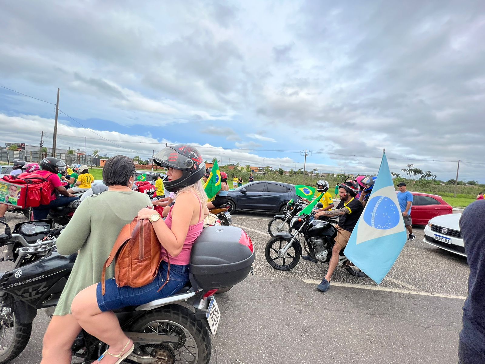Acreanos começam a se concentrar na Arena da Floresta para carreata pró-Bolsonaro