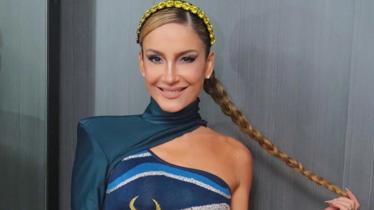 Público pede retirada de Claudia Leitte de festival