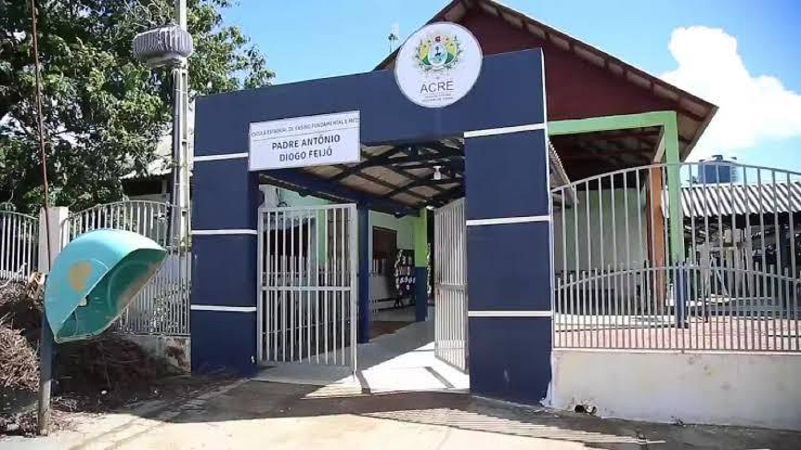 “Eu queria era sair dali”, diz mãe de aluna que saiu em desespero após escola sofrer ameaça de invasão no Acre