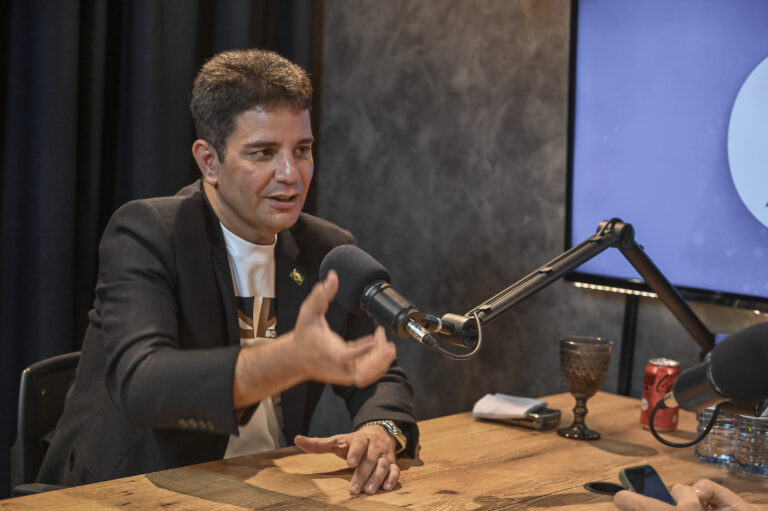 Gladson anuncia nova lista de secretários nesta sexta; veja nomes