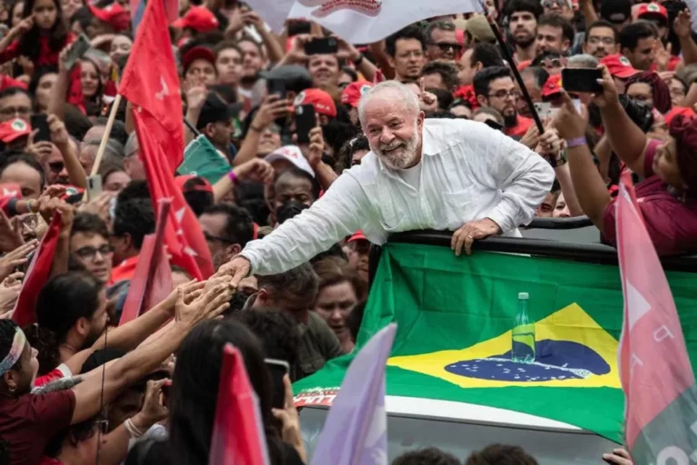 Equipe de Lula estuda caminho mais fácil para pagar auxílio de R$ 600