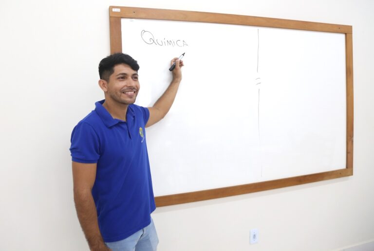 Governo convoca professores para entrega de documentos e assinatura de contrato