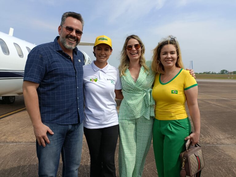 Senador eleito Alan Rick recepciona Michelle Bolsonaro no Aeroporto de Rio Branco