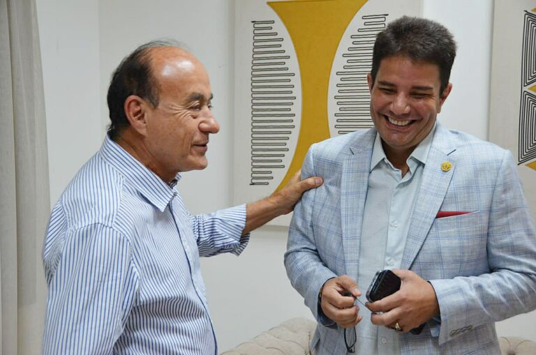 Bocalom sinaliza quer se aproximar de Gladson após racha com Petecão