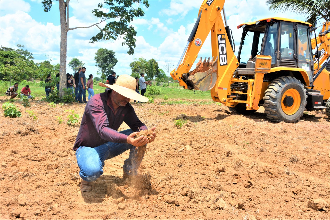 Bocalom inicia programa de distribuição de calcário para áreas rurais no entorno de Rio Branco
