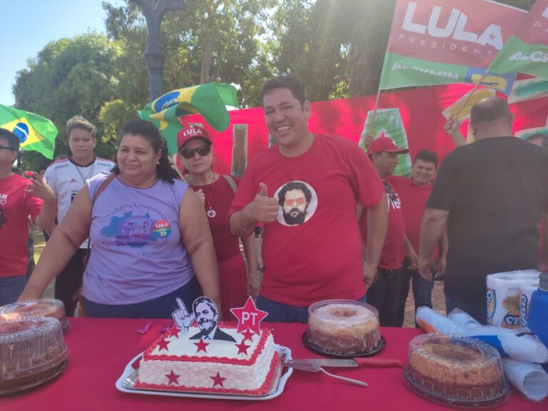 VÍDEO: ao som de batucadas, PT no Acre comemora aniversário de Lula em Rio Branco