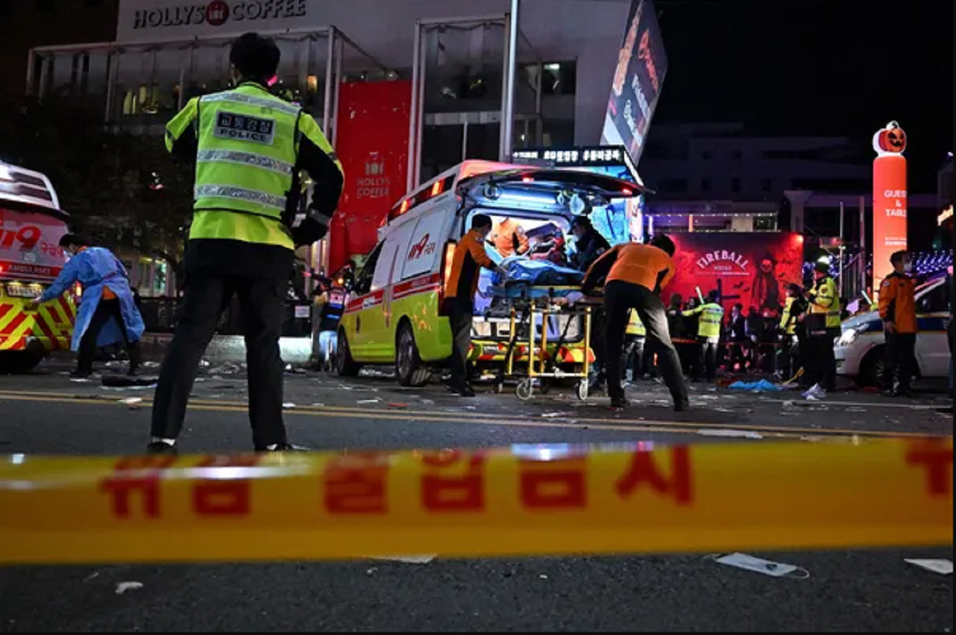Mais de 100 pessoas morrem por causa desconhecida em festa de Halloween na Coreia do Sul Mais de 100 pessoas morrem por causa desconhecida em festa de Halloween na Coreia do Sul
