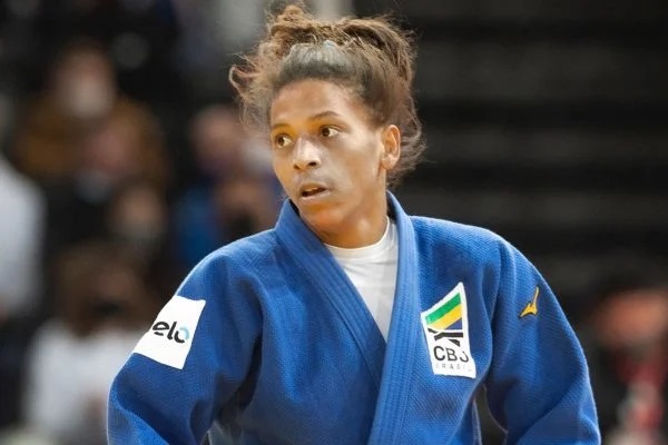 Rafaela Silva vence japonesa e é bicampeã mundial de judô Rafaela Silva vence japonesa e é bicampeã mundial de judô