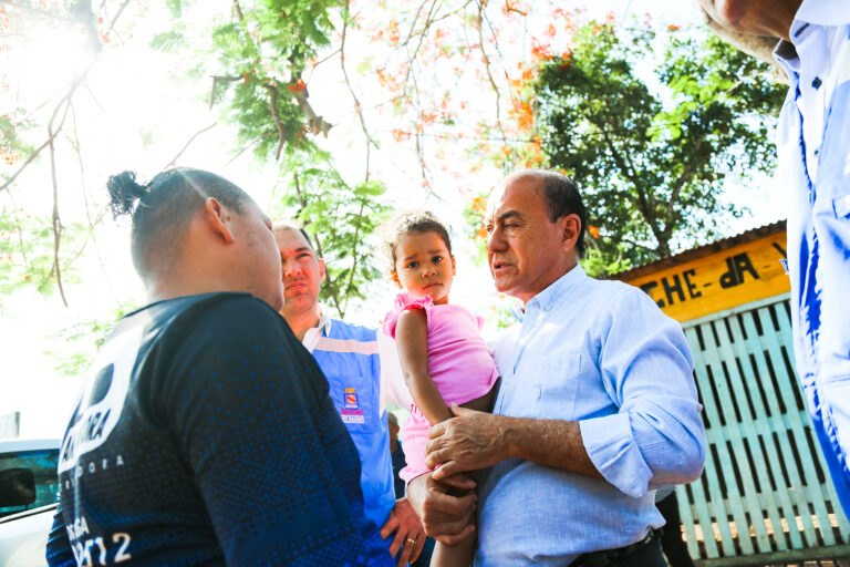 Tião Bocalom entrega novas escadarias e limpeza de lixão no bairro Dom Giocondo