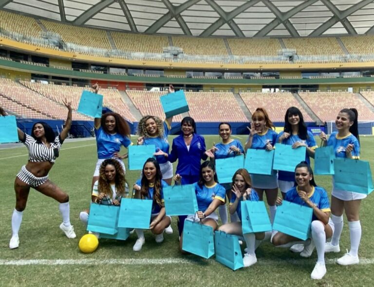 Jéssica e Juh Vellegas gravam comercial com Gretchen, Inês Brasil e Rica de Marré para a Copa