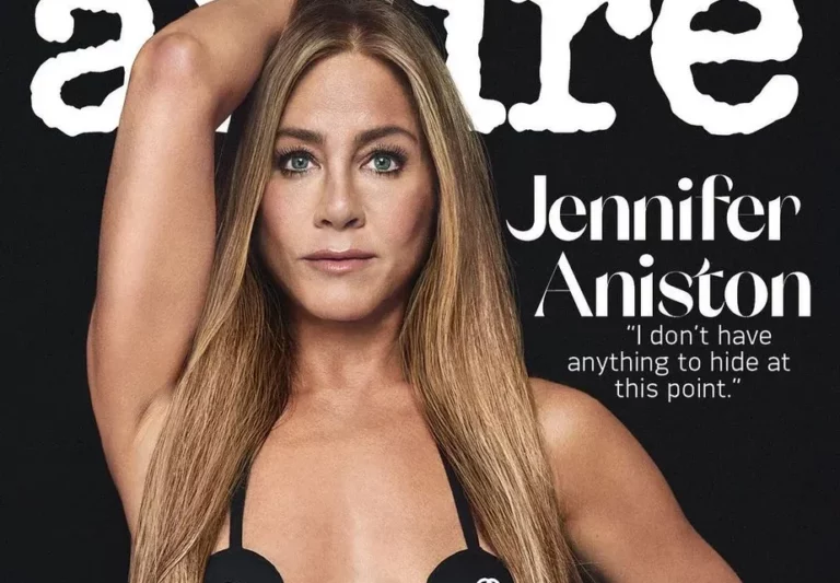 Jennifer Aniston surge com biquíni polêmico em capa de revista