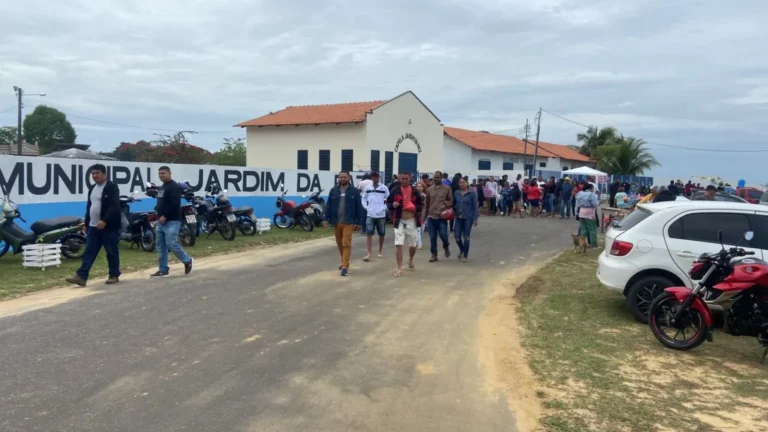 Dia dos finados: cruzeirenses lotam cemitérios em visitação a entes queridos