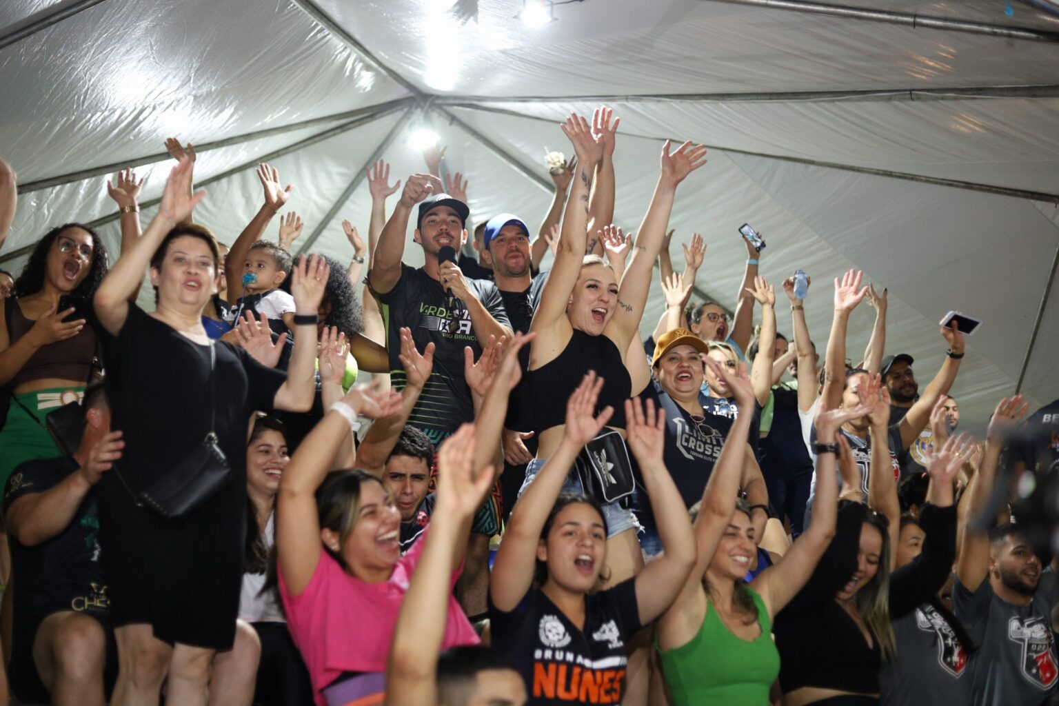 Torcida do crossfit incentiva atletas e é uma das mais animadas do Vida Verde Day