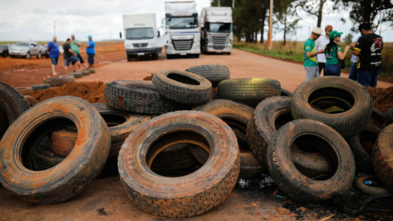 Bloqueios afetam entrega de combustíveis em ao menos 5 estados