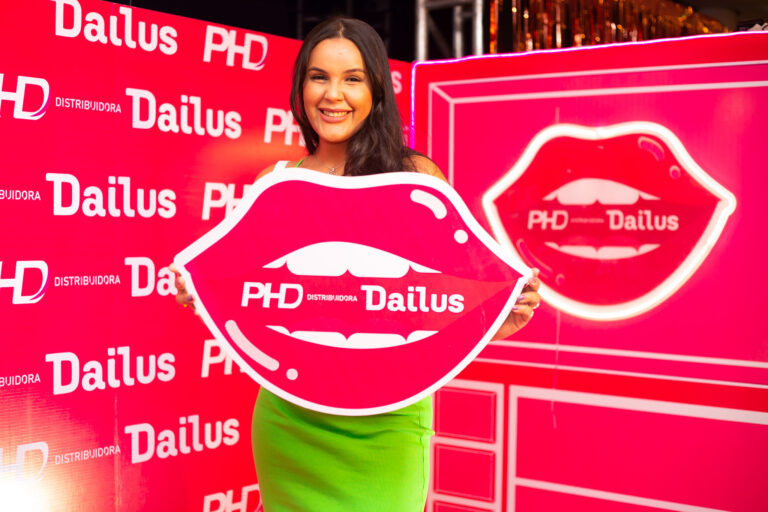 PHD Distribuidora evidencia a maquiagem, símbolo de feminilidade, no 6º Encontro de Divas