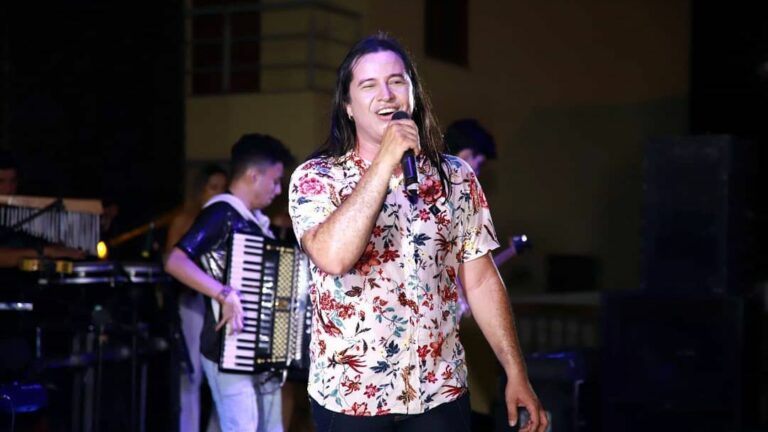 Ex-vocalista do Calcinha Preta tem show anunciado em Rio Branco; veja detalhes