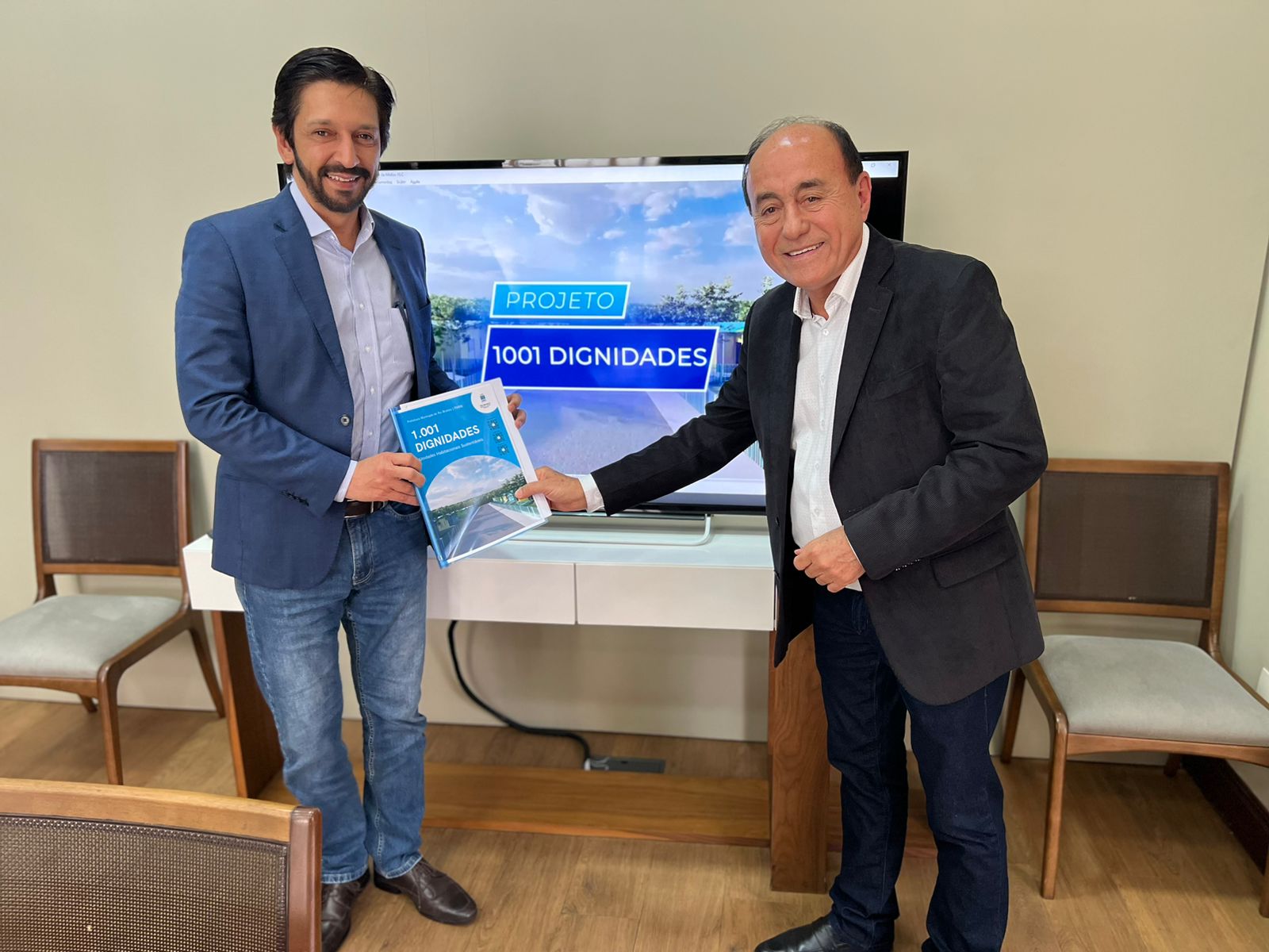 Bocalom apresenta projeto de moradias populares a prefeito de SP