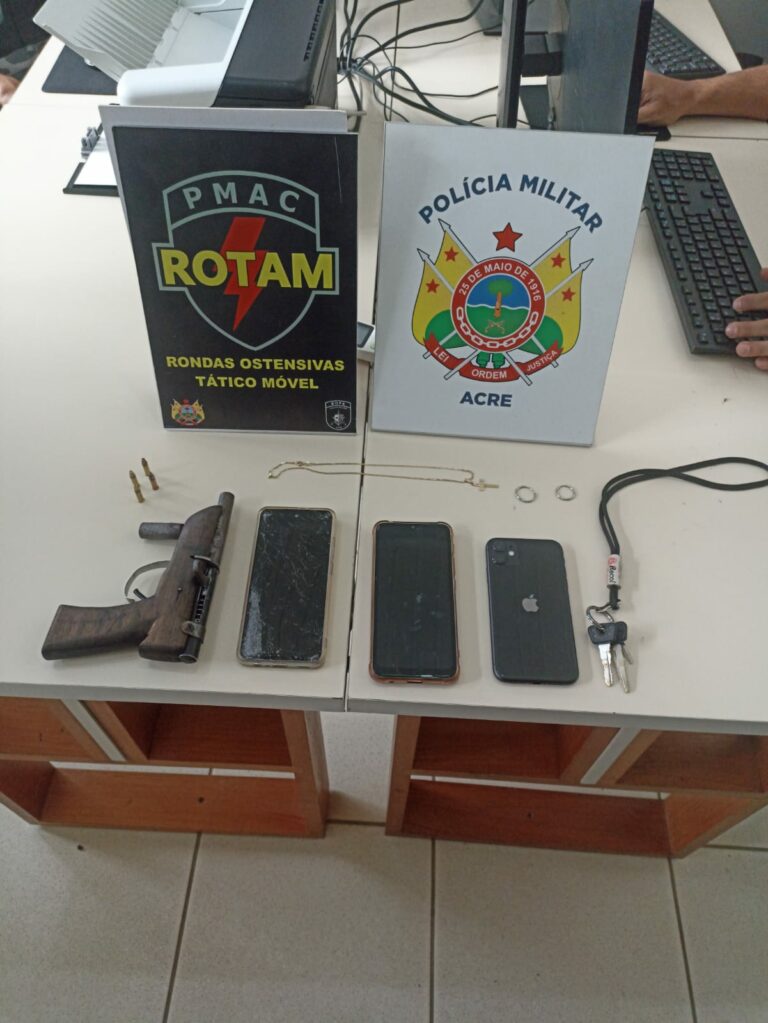 Casal armado é preso após fazer assalto em bairro de Rio Branco